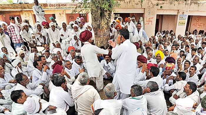 भरतपुर में प्रदर्शनकारियों ने प्रदेशभर में चक्का जाम के लिए चेताया